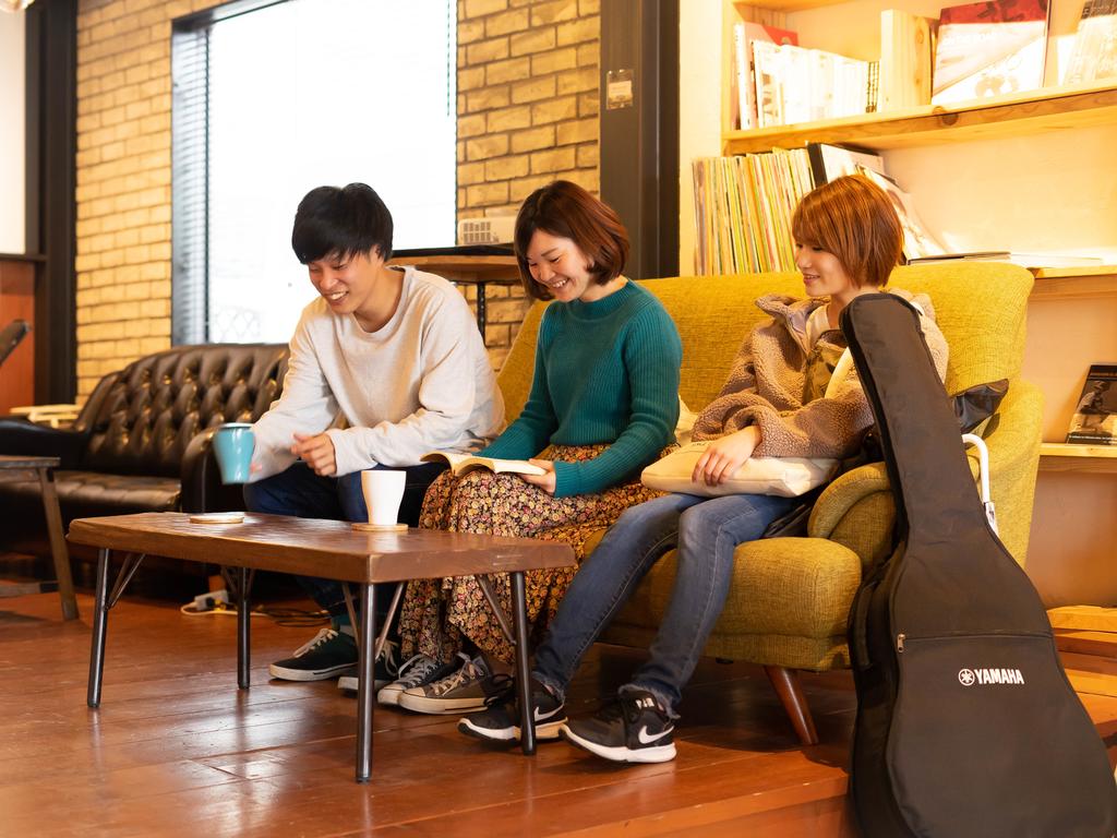 Tonagi Hostel & Cafe