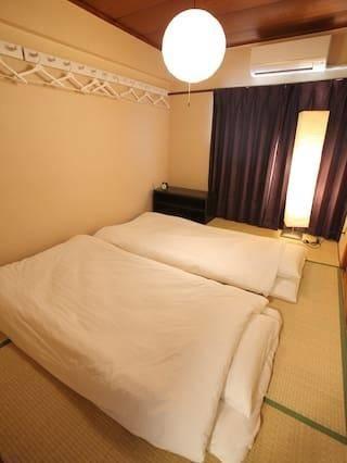 Nipponbashi Kuromon Market 30sec 2BR YU5B