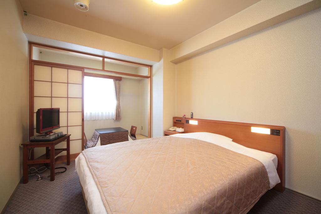 Kishibe Station Hotel