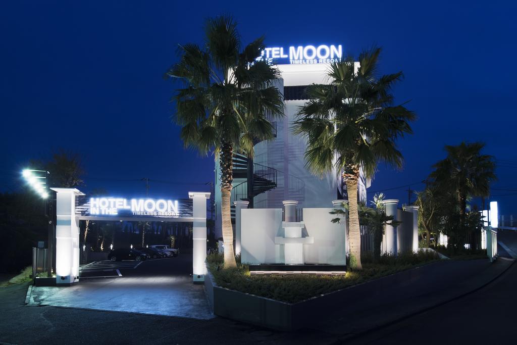 Hotel in the Moon (Adult Only)