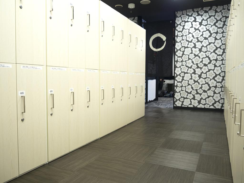 Capsule Hotel Hatagoya (Male Only)