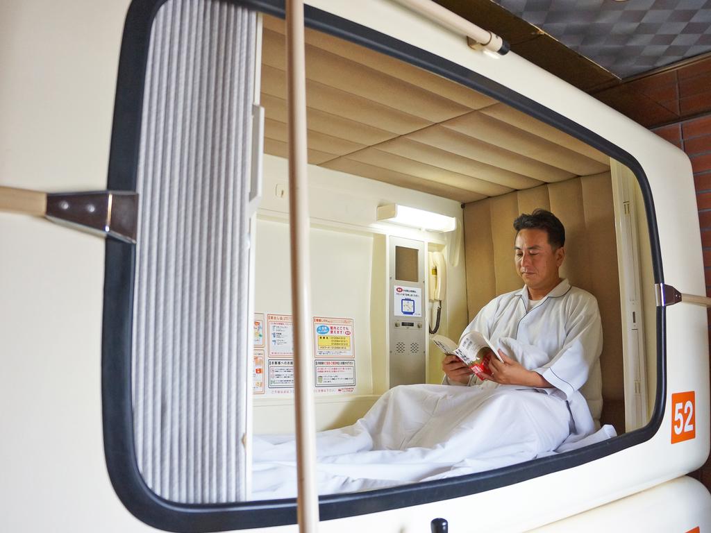 Capsule Hotel New Grand