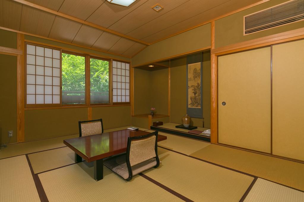 Yufuin Onsen Hinoharu Ryokan