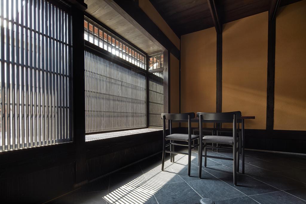 HANARE KYOTO Urushiro Wakasaya