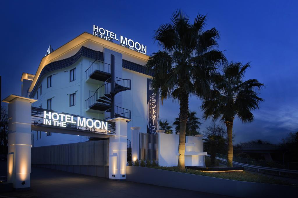 Hotel in the Moon (Adult Only)