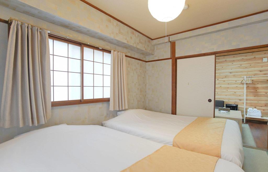 Nipponbashi Kuromon Market 30sec 3BR YU3A