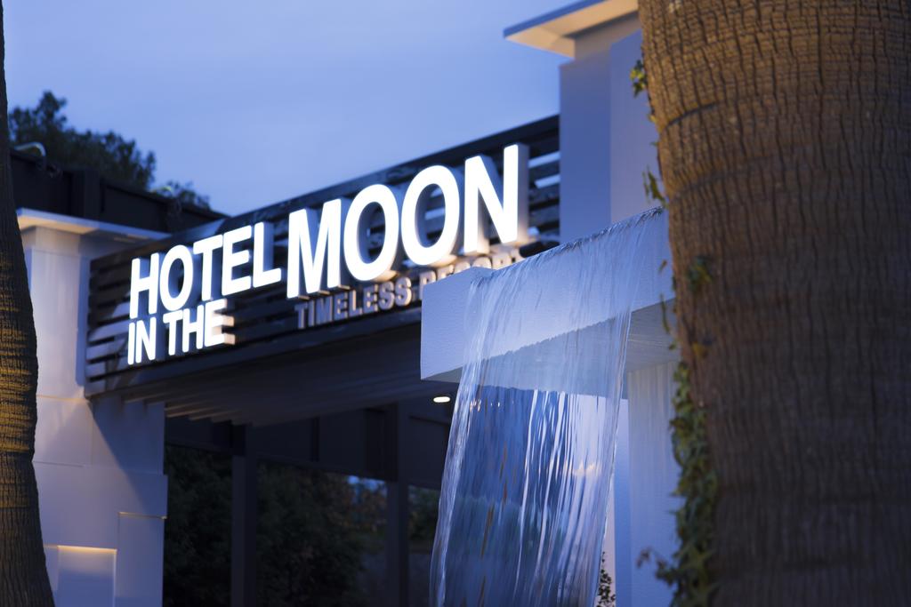 Hotel in the Moon (Adult Only)