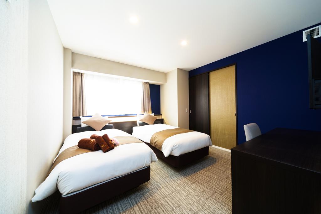 Shinsaibashi Crystal Hotel