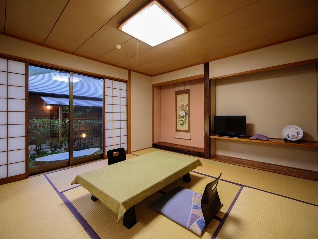 Yufuin Onsen Wafu Ryokan Tsuenosho