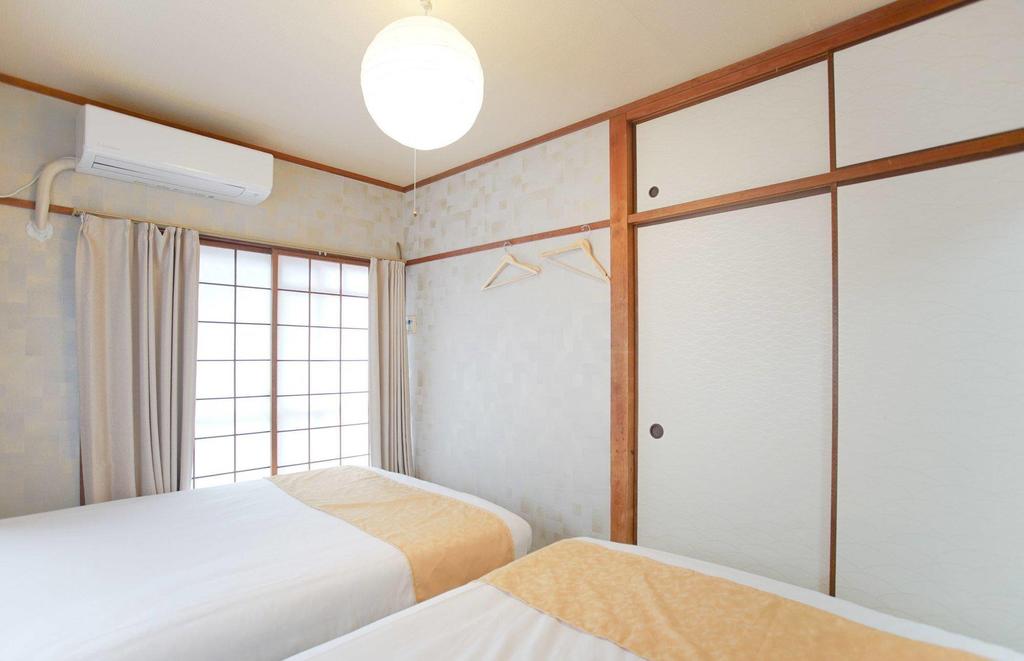 Nipponbashi Kuromon Market 30sec 3BR YU3A