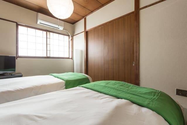 Nipponbashi Kuromon Market 30sec 2BR YU6B