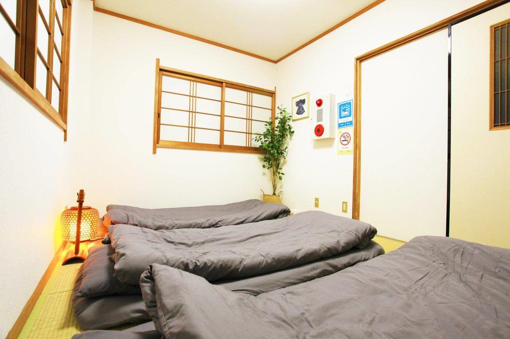 3-storeys Luxury Villa at city center 6mins to Namba