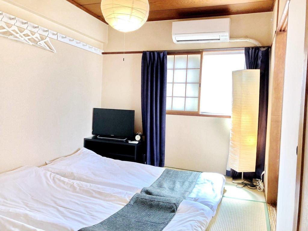 Nipponbashi Kuromon Market 30sec 2BR YU5B