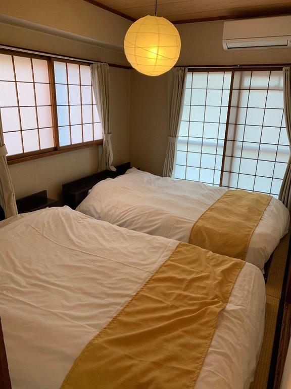 Nipponbashi Kuromon Market 30sec 3BR YU2A