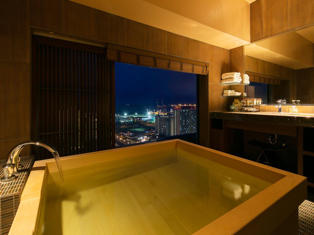 Kobe Bay Sheraton Hotel & Towers