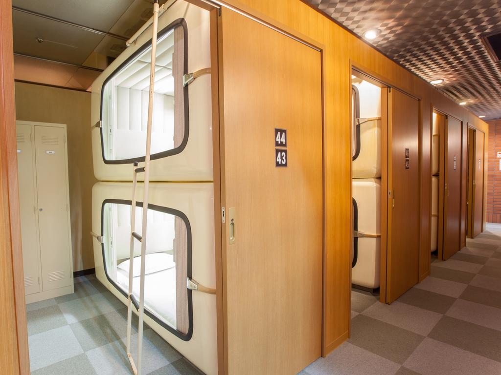 Capsule Hotel New Grand