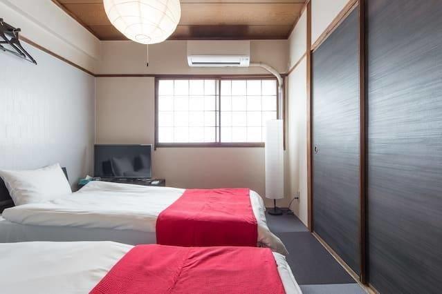 Nipponbashi Kuromon Market 30sec 2BR YU7B