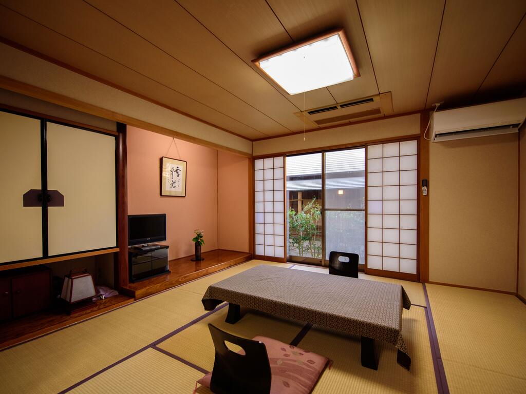 Yufuin Onsen Wafu Ryokan Tsuenosho