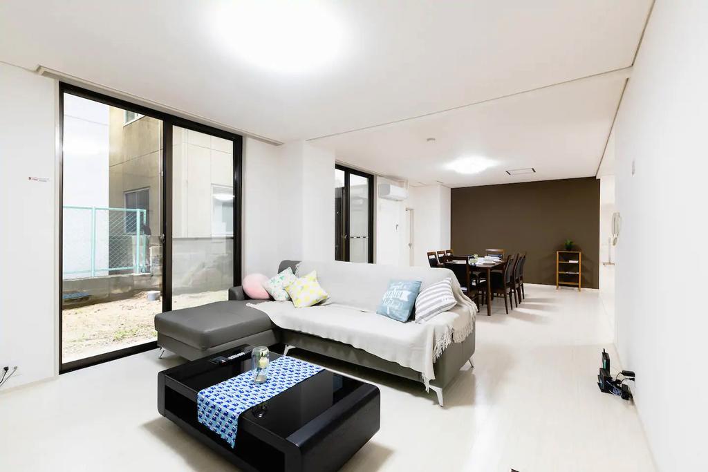 Entire Apartment Near ShinOsaka/Charles Miyahara