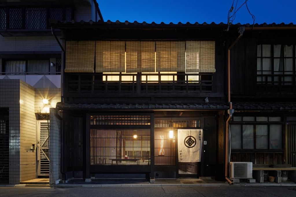 HANARE KYOTO Urushiro Wakasaya