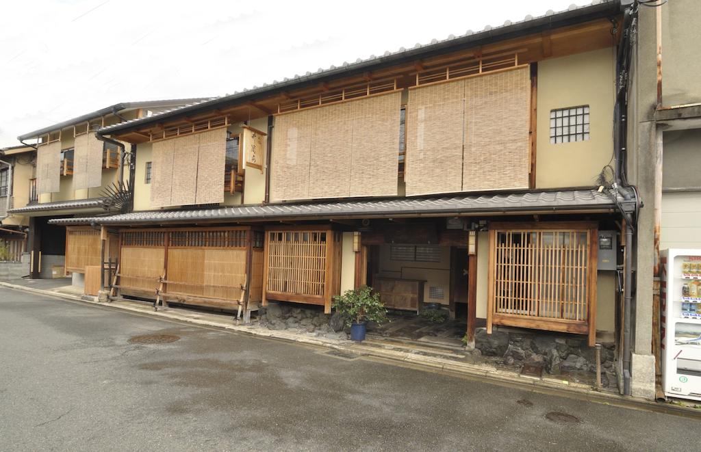 Traditional Kyoto Inn serving Kyoto cuisine IZYASU - Former Ryokan Izuyasui