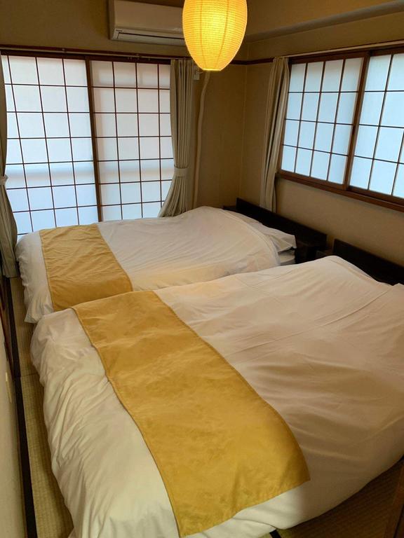 Nipponbashi Kuromon Market 30sec 3BR YU2A